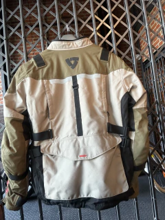 CAMPERA REVIT SAND 3 SAND / BLACK (USADA) en internet