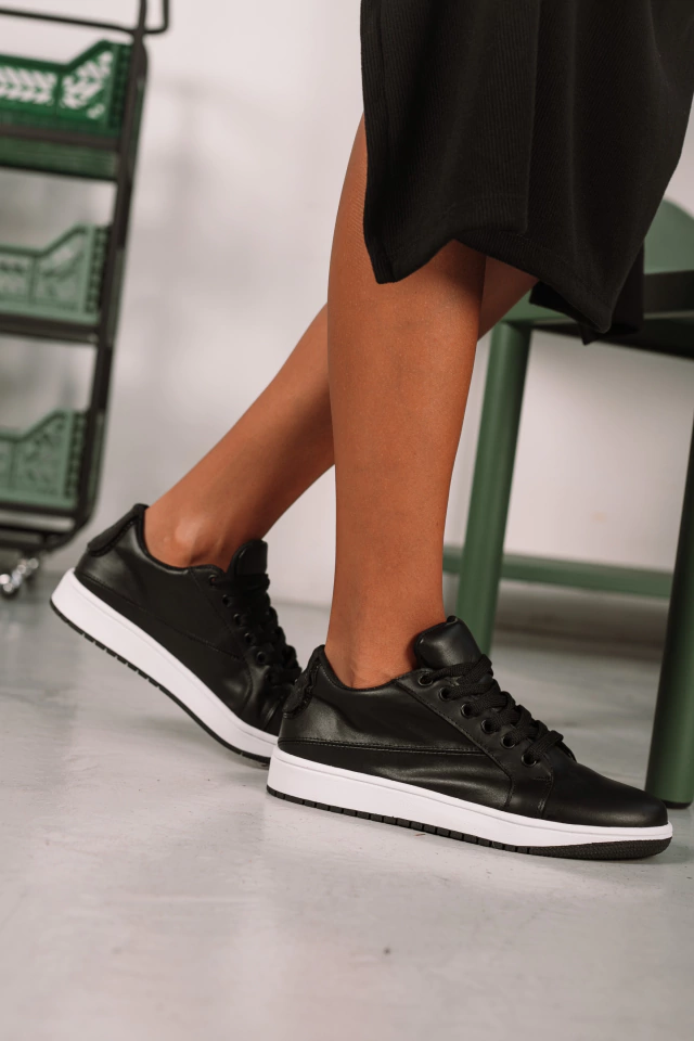 Zapatilla yaco negro