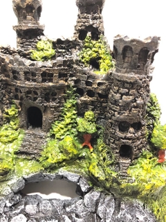 Imagem do Enfeite Castelo Medieval Médio Com Rochas E Toca
