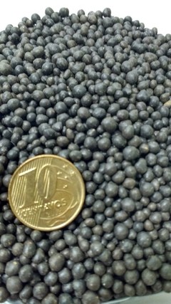 Substrato Esférico Aquário Peixes e Plantado 1 Kg Marrom Escuro - Ocean tech