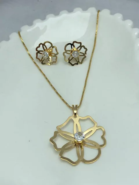 Conjunto Flor Vazada Médio com pedrinha