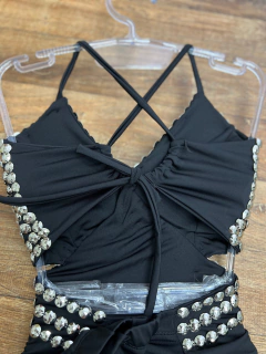 Vestido bordado na internet
