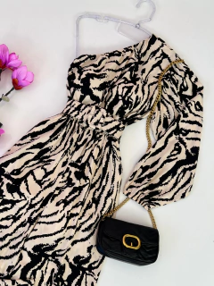 Macacão manga nula na internet