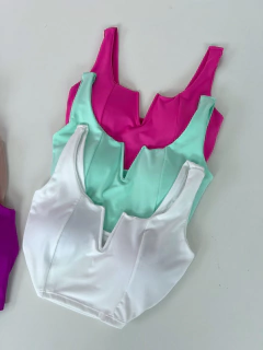 Cropped Aro on internet