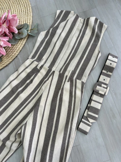 Macacão linho listrado na internet