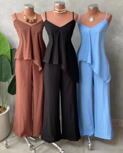 Conjunto calça e blusa assimétrica na internet