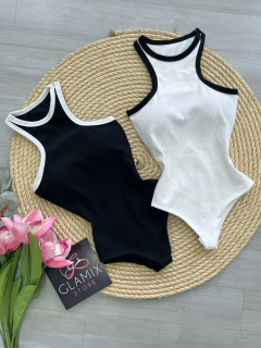 Body canelado 3D P&B
