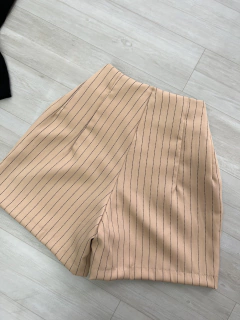 Shorts alfaiataria Zara Risca de giz na internet