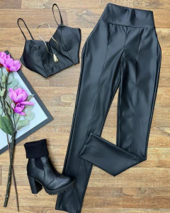 Calça courino flanelada (cópia)