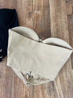 Corset ilhós na internet