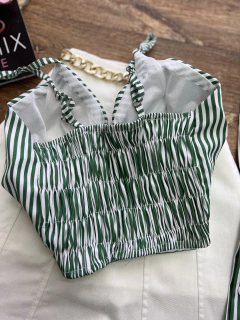 Conjunto camisa e Crooped verde na internet