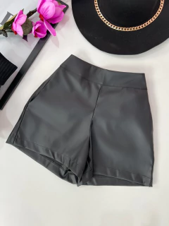Shorts couro eco - Glamix 