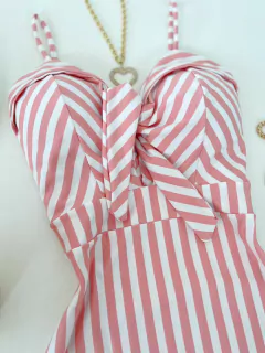 Vestido listrado na internet