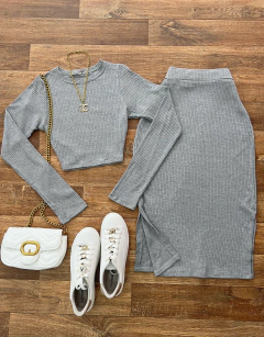 Conjunto canelado midi saia