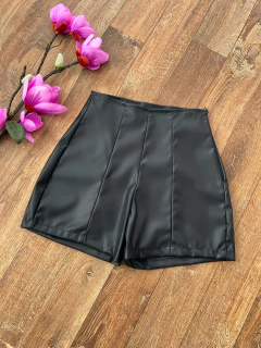 Shorts em couro eco (cópia) (cópia)