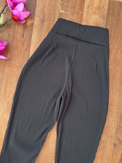 Calça com fivela 3D - comprar online