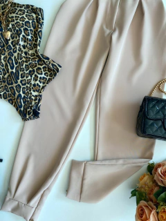 Calça Alfaiataria 1 on internet