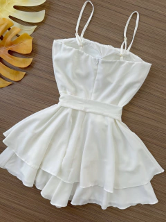 Macaquinho Júlia branco na internet