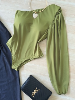 Body manga nula verde militar na internet