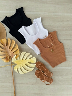 Cropped canelado gola quadrada
