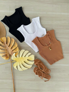 Cropped canelado gola quadrada