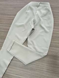Calça alfaiataria caqui na internet