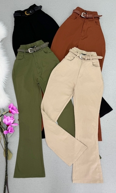 Calça sarja flare