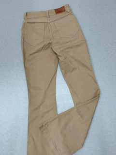 Calça jeans flare premium nude - comprar online