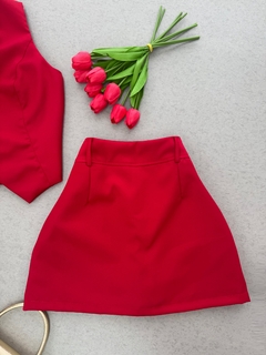 Conjunto Alfaiataria Saia/shorts e colete vermelho - comprar online