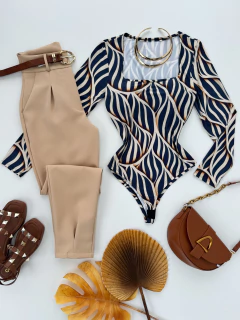 Calça alfaiataria cenoura na internet