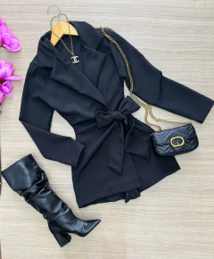 Macaquinho alfaiataria de amarrar preto