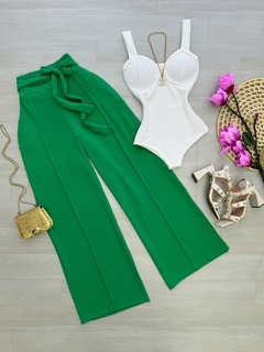 Calça pantalona verde bandeira