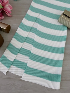 Conjunto cropped e saia tricot na internet