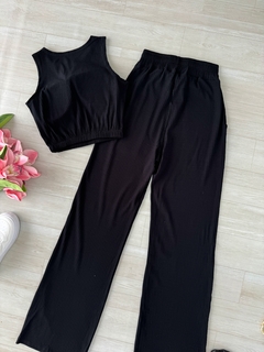 Conjunto canelado na internet