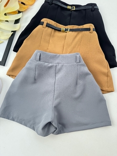Shorts alfaiataria com cinto na internet