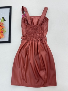 vestido courino fivelas na internet