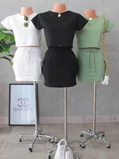 Conjunto moletinho preto, cropped/saia - comprar online