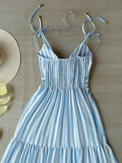 Vestido longo listrado na internet