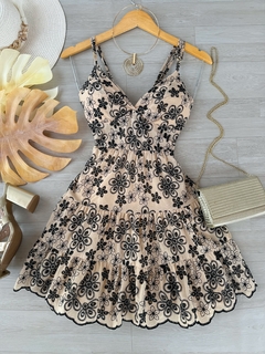 Vestido laise bordado nude