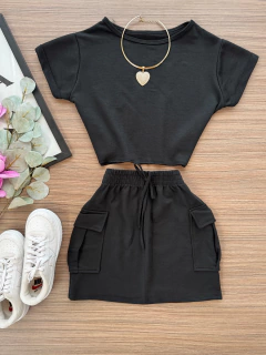 Conjunto moletinho preto, cropped/saia