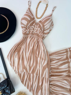 Vestido longo Nude na internet