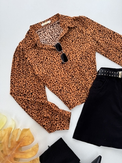 Camisa cropped na internet