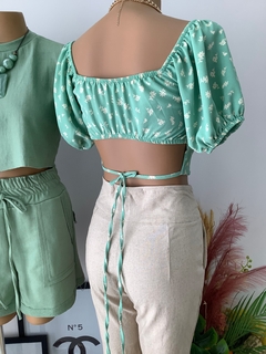 Cropped floral na internet