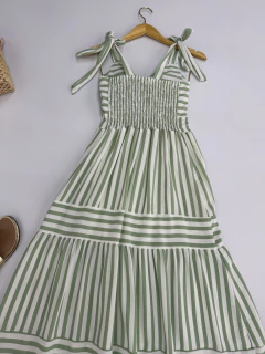 Vestido longo listrado na internet