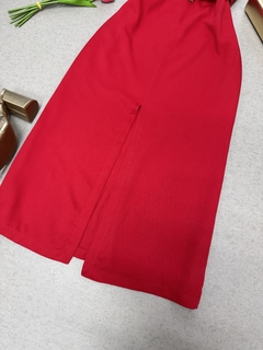 Vestido midi com cinto vermelho na internet