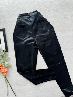 Calça resinada importada - comprar online