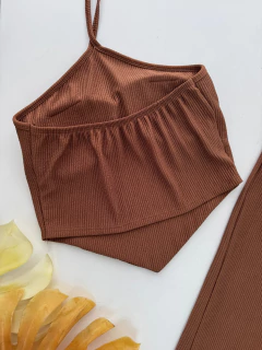 Conjunto pantalona marrom na internet