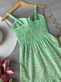 Vestido midi laise na internet