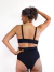 Corpiño Capri Terciopelo negro visto desde atrás, con breteles finos y diseño de bikini de tiro alto.