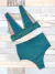 Corpiño Colette Verde, conjunto de bikini en tonos verdes y nude, con un diseño moderno y cómodo.